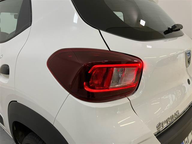 DACIA Spring 00985567_VO38023207