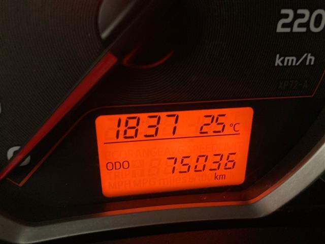 TOYOTA Yaris 00014618_VO38013022