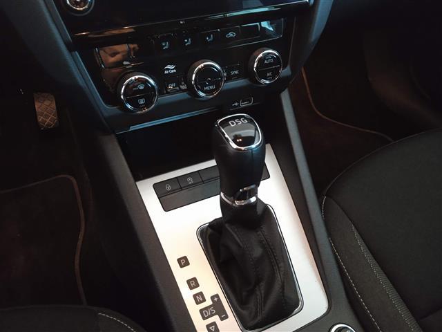 SKODA Octavia SW 00014593_VO38043670
