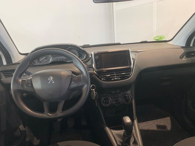 Inside 208 Diesel  BLANCO