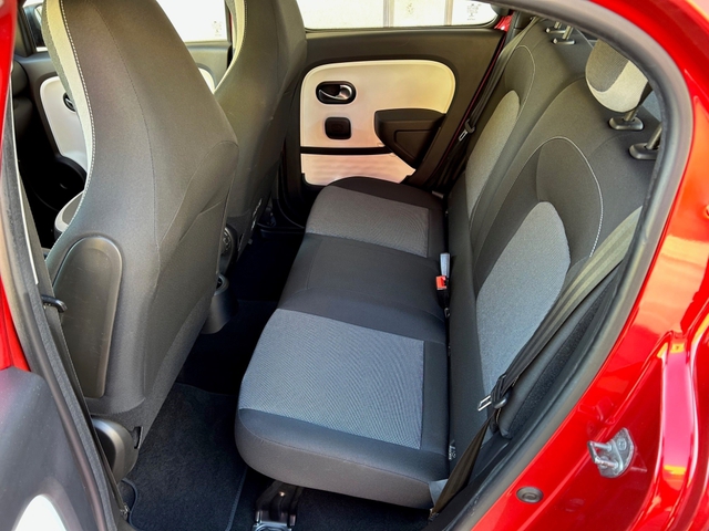 Außenausstattung Twingo dezir rot perl.                                    rot