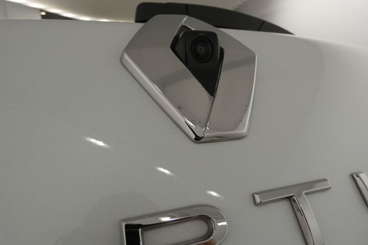 Inside Captur Híbrido  Blanco Nacarado con 