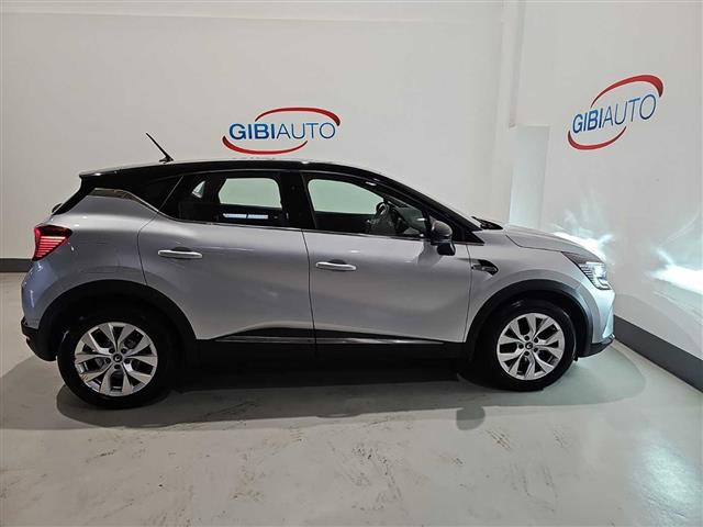 RENAULT Captur 02415999_VO38013170