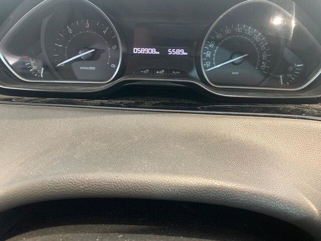 Inside 208 Diesel  BLANCO