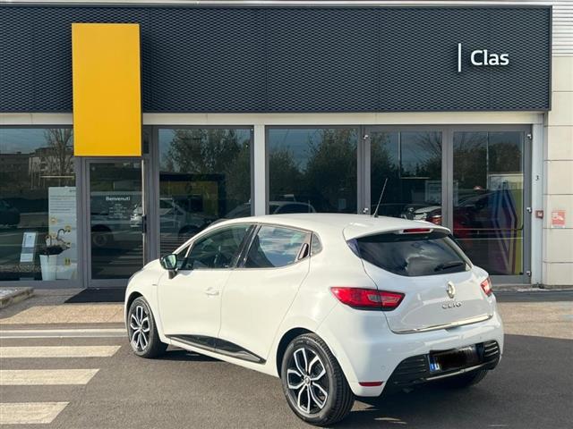 RENAULT Clio 05859940_VO38013080