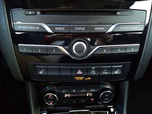 Inside Q30 Diesel  Black Obsidian