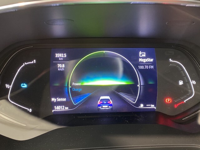 Inside Captur Híbrido  Azul Rayo con techo 