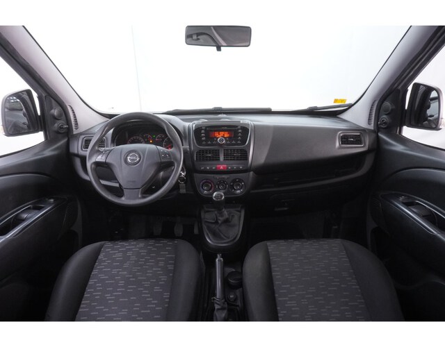 Inside Combo Combi Diesel  Plata