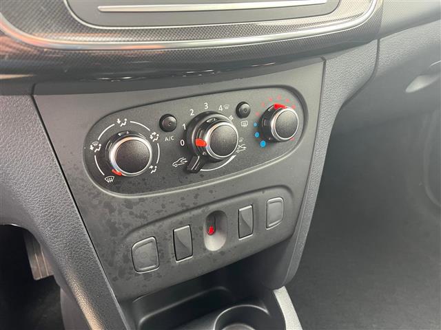 DACIA Sandero 02640230_VO38043366
