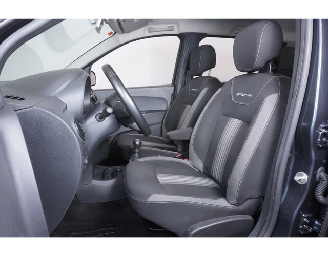 Inside Lodgy Diesel  GRIS