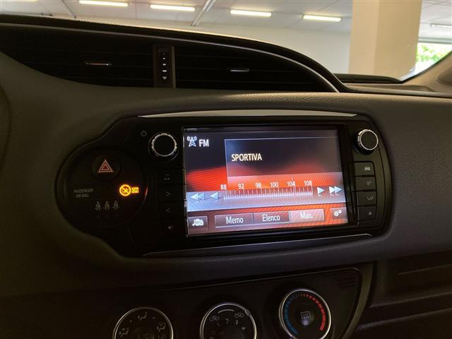 TOYOTA Yaris 00985457_VO38023207