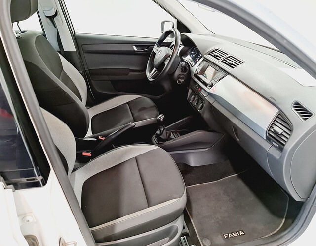 Inside Fabia  Blanco Candy