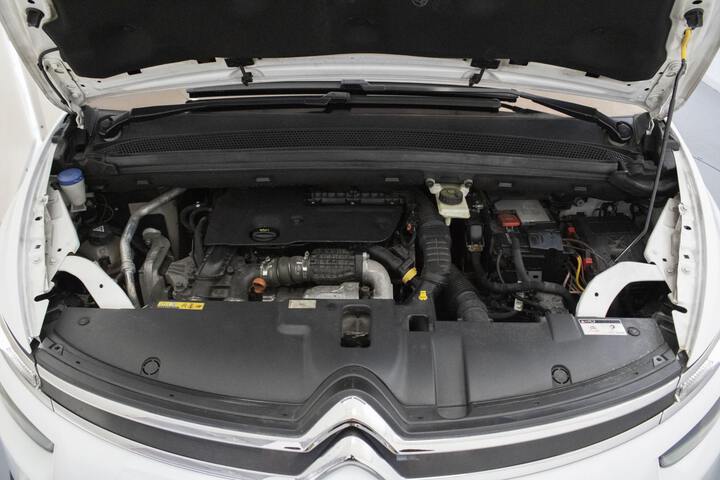 Inside C4 Grand Picasso Diesel  Blanco Banquise