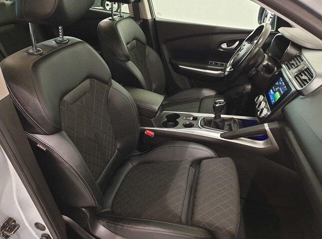 Inside Kadjar Diesel  Gris Highland