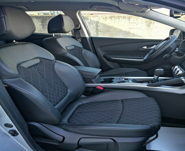 Inside Kadjar  Gris Highland