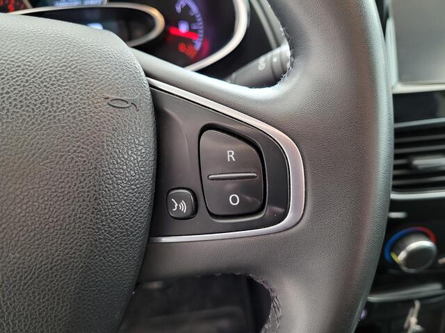 Inside Clio Sport Tourer Diesel  BLANC GLACIER