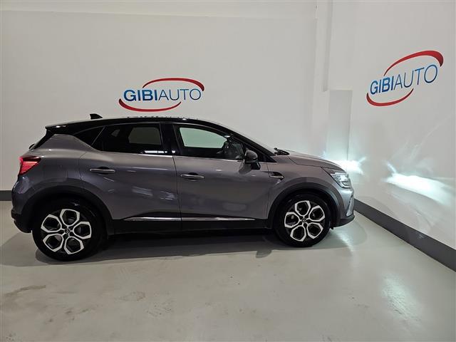 RENAULT Captur 02416200_VO38013170