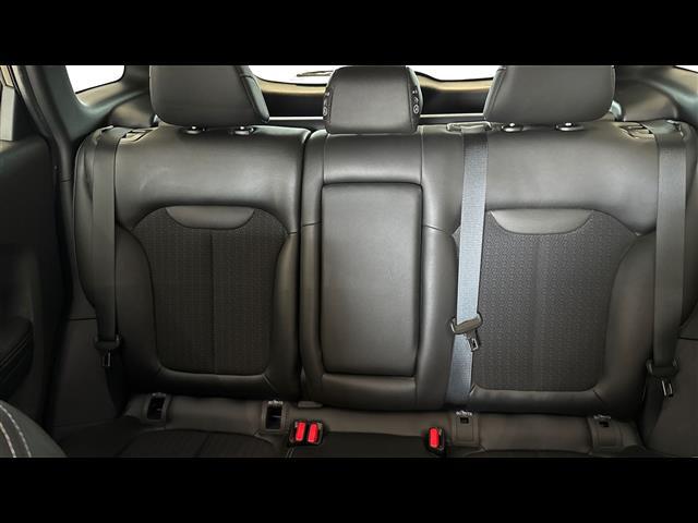 RENAULT Kadjar 04998303_VO38013058