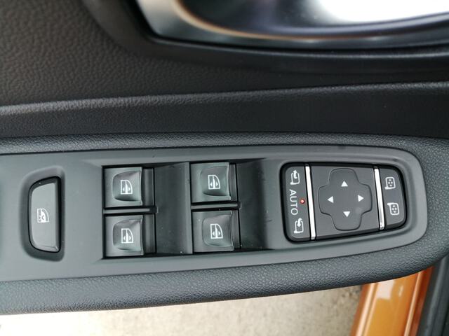 Inside Captur  Naranja Atakama