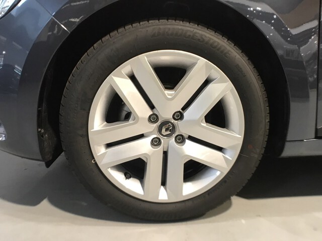 Outside Clio  Gris Titanium