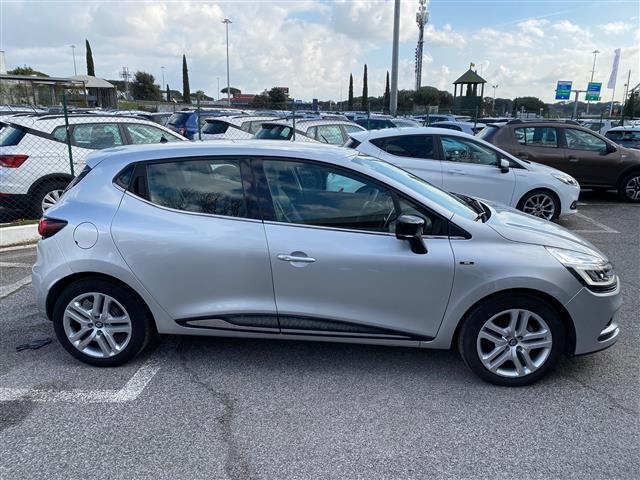 RENAULT Clio 02640172_VO38043366