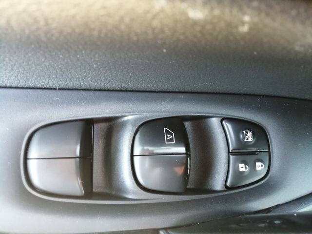 Inside X-Trail  Lunar White