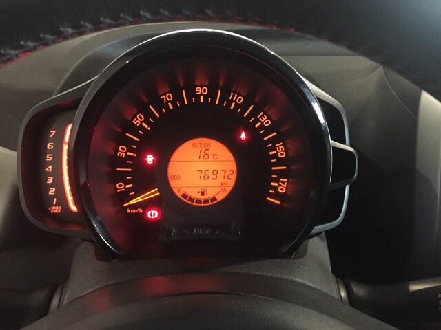 Inside Aygo  GRIS PLATINO