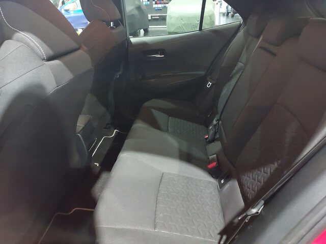 Inside Corolla Híbrido  Rojo Emoción