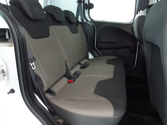 Inside Transit Courier Kombi Diesel  Blanco