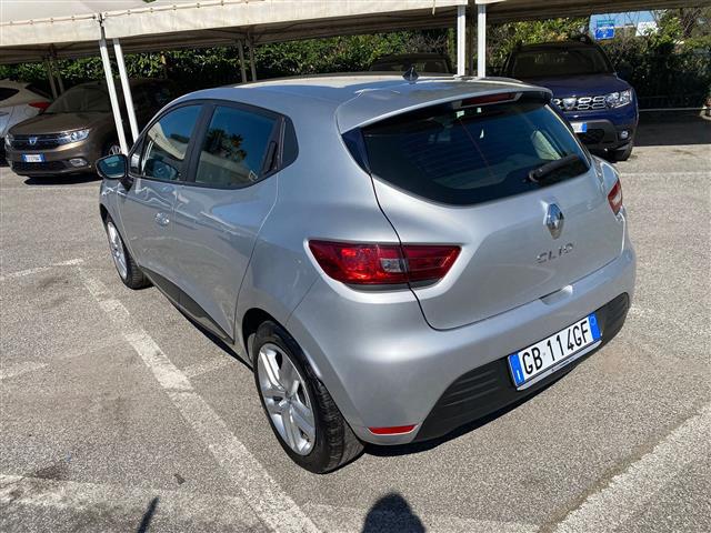 RENAULT Clio 02640352_VO38043366