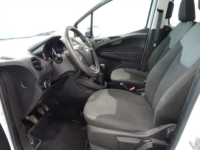 Inside Tourneo Courier Diesel  BLANCO