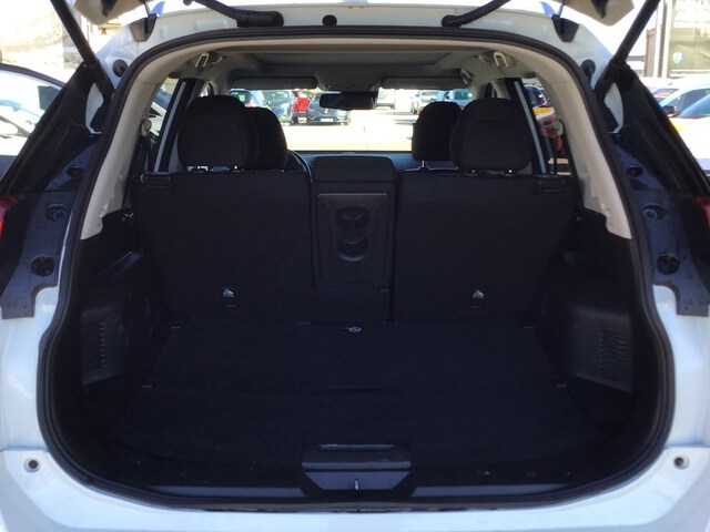 Inside X-Trail  Lunar White
