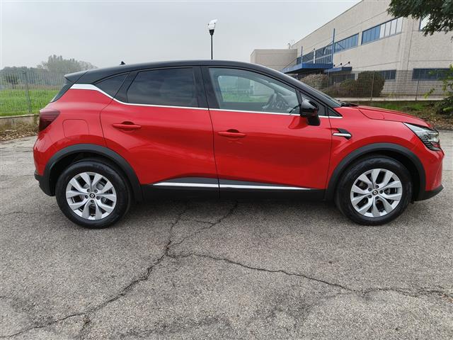 RENAULT Captur 05717388_VO38043127