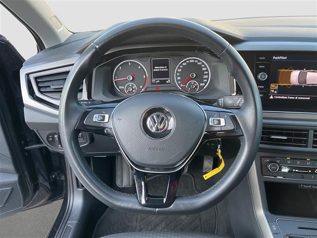 VOLKSWAGEN Polo VI 2017 01158002_VO38013322