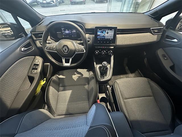 RENAULT Clio 00094597_VO38013437