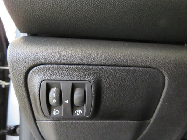 Inside  Megane  Gris Highland