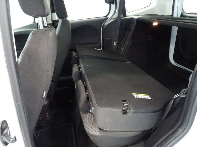 Inside Tourneo Courier Diesel  BLANCO