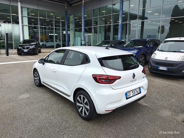 RENAULT Clio 00964689_VO38013353