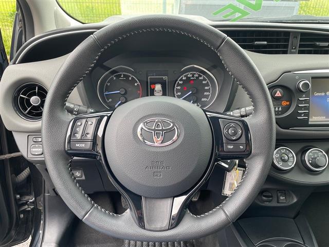 TOYOTA Yaris 00392996_VO38023217