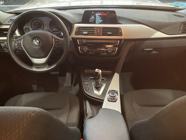 Inside Serie 3 F30 Diesel  AlpinweiB
