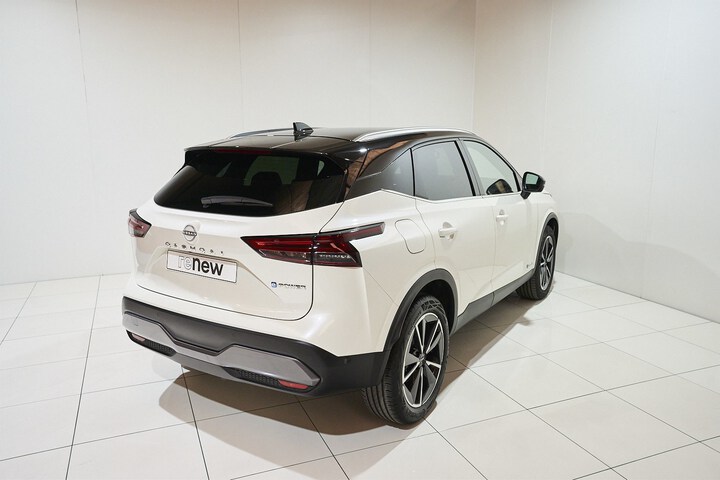 Outside Qashqai Híbrido  Lunar White / Midnig