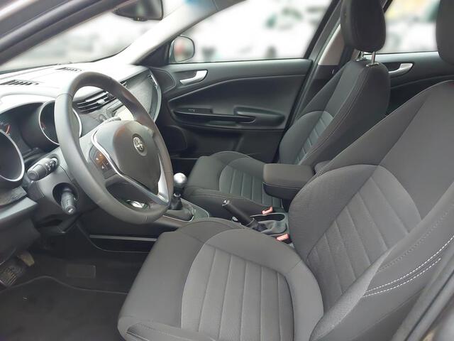 Außenausstattung Giulietta Alfa-White           grau