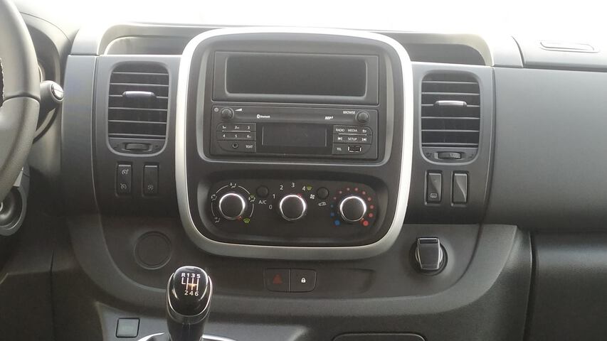 Inside Trafic Combi Diesel  Blanco Casablanca